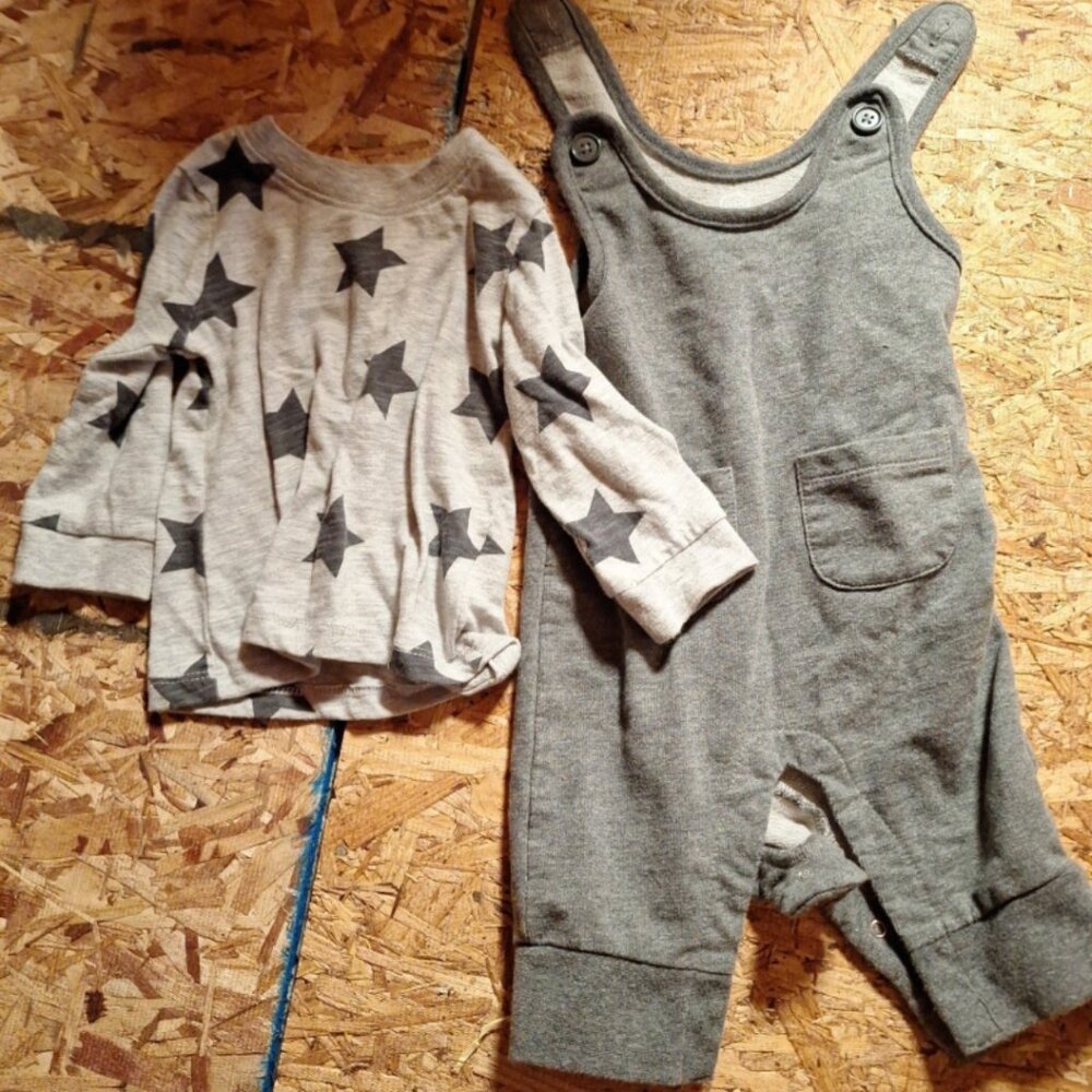Baby outfit 6 to 9 month